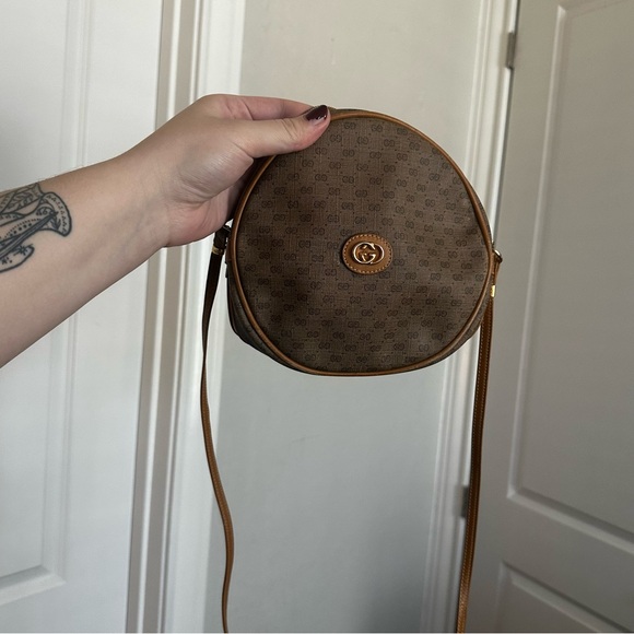 Authentic Vintage Gucci InterlockingGG Monogram Circle Canteen Crossbody Bag - Picture 3 of 13